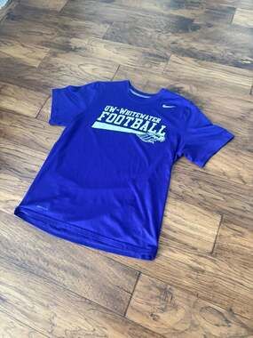 🔥 Nike UW-Whitewater Football Dri-Fit Tee – Purple Warhawks Training Shirt (M)